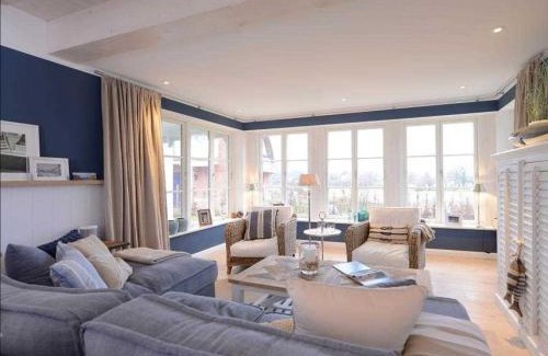 Gross Schwansee House | Nantucket Blue