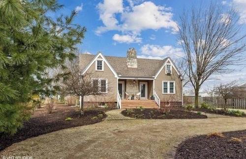 Three Oaks House | NANTUCKET OASIS!nCharming 4-bedroom house in Three Oaks with AC and WiFi