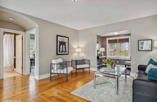 Three Oaks House | NANTUCKET OASIS!nCharming 4-bedroom house in Three Oaks with AC and WiFi