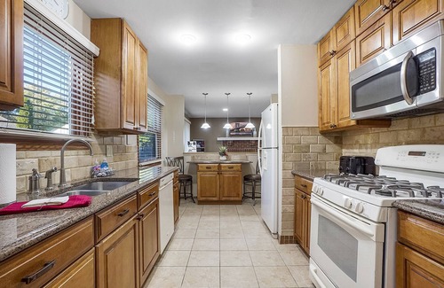 Fox Valley House | Naperville Rental - Woodview Ln
