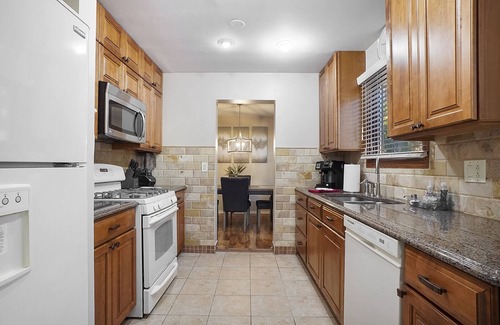 Fox Valley House | Naperville Rental - Woodview Ln