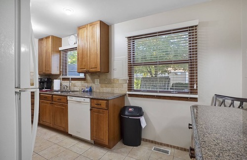 Fox Valley House | Naperville Rental - Woodview Ln