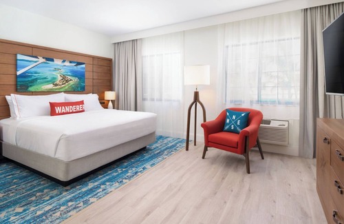 Park Shore Hotel | Naples Getaway Studio Suite Room for Couples with Pool!