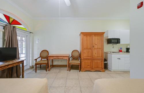 Naples Apartment | Naples Getaway with Fire Pit and Grill!