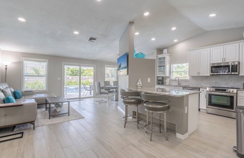 Central Naples House | Naples Home -Private Pool & Spa ,Minutes to the Beach!