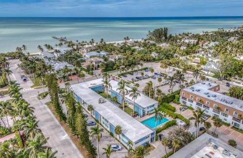 Old Naples Apartment | Naples Studio 1 Block to Beach and Restaurants!