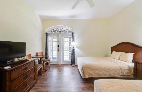 Naples Apartment | Naples Studio with Canal Access!