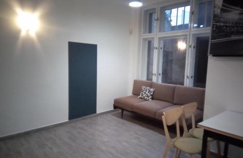 Nepszinhaz negyed Apartment | Napraforgó apartman