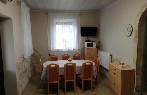 Zsorifurdo House | Napraforgó Vendégház