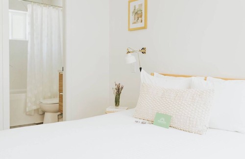 Okanagan-Similkameen Hotel | Naramata Courtyard Suites