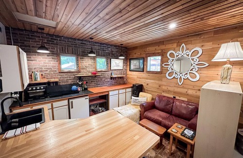 Okanagan-Similkameen Condo | Naramata Forest Retreat with Trail Access