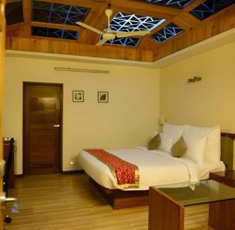 Bhat Hotel | Narayani Heights Hotel & Resort