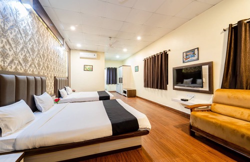 Omkareshwar Hotel | Narmada Hills Resort