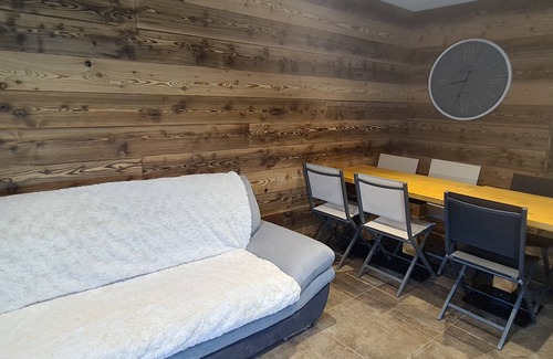 Nevache Apartment | Narnia - Spacious and comfortable