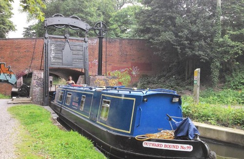Aldermaston Wharf Boat Rental | Narrowboat canal holiday from19th august