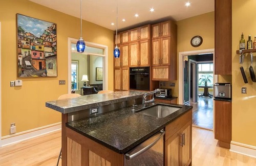 Whittier House | nArtist's Serene Mapleton Sanctuary