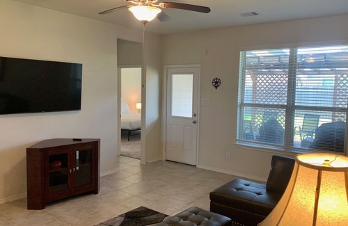 La Marque House | NASA, Keemah/ Galveston within 20 minutes sleeps 8
