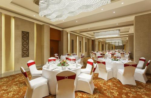 Jhansi Hotel | Nataraj Sarovar Portico
