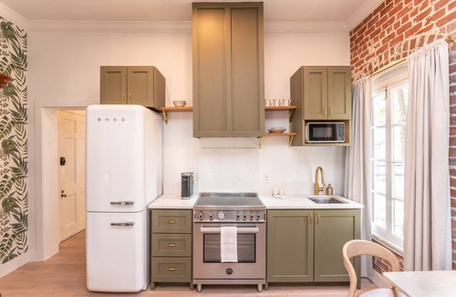 Natchez Apartment | Natchez Charm | 1/1 | Full Kitchen, King Bed, 2 Blocks from Mississippi River