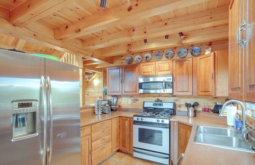 Nathrop House | Nathrop Home w/ Mountain Views + Yoga Greenhouse!