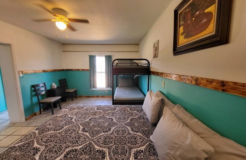 Buchanan Dam Cabin | Native American Suite