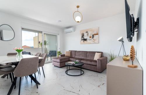 Trogir Apartment | Natura Vita Apartment-New Modern Apartment with City View & two Free Parking Spaces-10 min Walk to Trogir Old Town