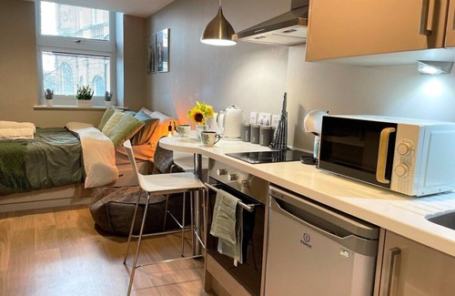 Newcastle-upon-Tyne Apartment | Natural Studio by HNFC Stays