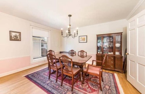 Park Ridge Apartment | natural sunlight home