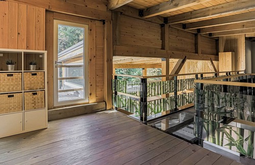 Les Pays-d'en-Haut Regional County Municipality Ski Chalet | Nature and light--Close to services
