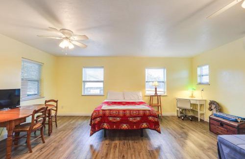 Williston Apartment | Nature Coast Hideaway with Deck on 5 Acres