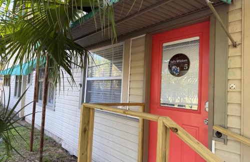 Inglis Hotel | Nature Coast Inn & Cottages