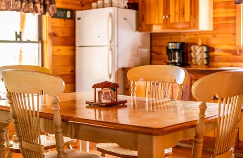 Anson House | Nature Enthusiast's Haven:Cabin with Scenic Trails