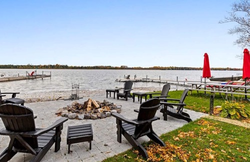 Kirkfield House | Nature Escapade w/ Hot Tub + Fire Pit by the Lake