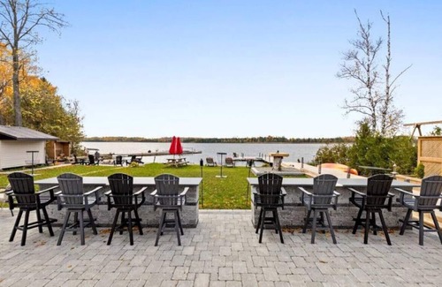 Kirkfield House | Nature Escapade w/ Hot Tub + Fire Pit by the Lake