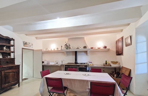 La Tour-d'Aigues House | Nature estate
