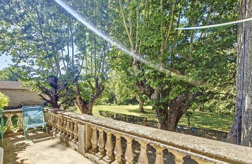 La Tour-d'Aigues House | Nature estate