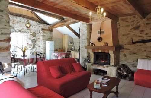 Martrin Cottage | Nature et Convivialité : Large gîte for up to 15 people in the Tarn.