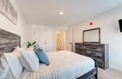 Auburn Apartment | Nature Immersion Tranquil 2-BR Gem Auburn, ME, 2BD, 1BA with Free Parking & WiFi