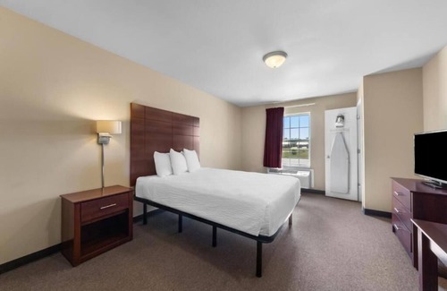 Pleasanton Hotel | Nature Lover's Delight: Room Near Local Attractions & Pond