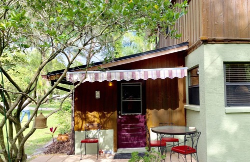 Lutz House | Nature Lover's Paradise - Private suite on Lakeside Homstead
