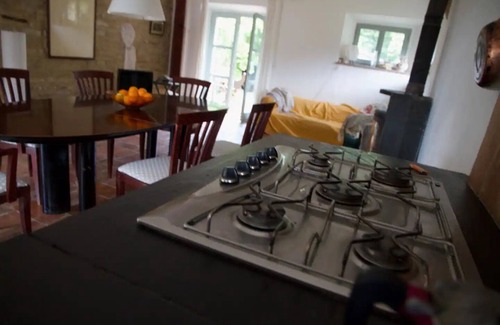 Apiro House | Nature Lover's Retreat: Country House Amidst Vineyards & Olive Groves