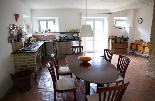 Apiro House | Nature Lover's Retreat: Country House Amidst Vineyards & Olive Groves