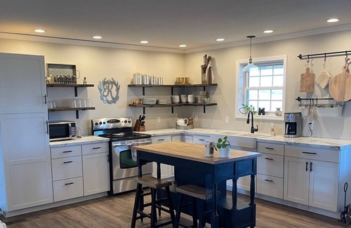 Se Ree Other | Nature lovers farmhouse w/ porches, fire pit, stocked pond & woods, 99% Eclipse!