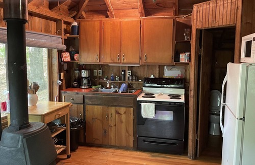 Readfield Cabin | Nature Lovers' Paradise: A Rustic 1BR Cabin w/ shared access to Lovejoy Pond