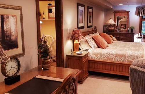 Glen Arm House | NATURE LOVERS WOODLAND RETREAT - TOWSON MD