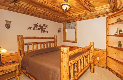 Dundee Cabin | Nature's Pathways Suite: Luxury Suite in Amish Country, Ohio.