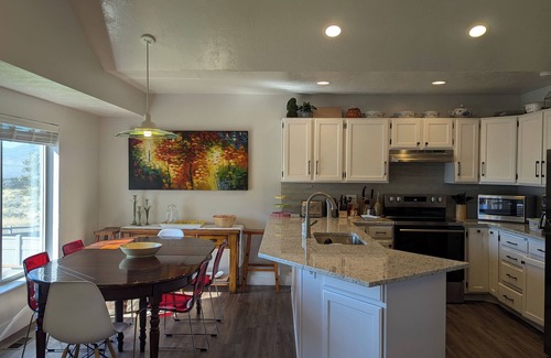 Sandy House | Nature's Playground for All Seasons. Near World Class Ski Resorts & Golf Courses
