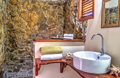 Antoneys Cay Resort | Nature View Queen West End Land's End Hotel Resort Roatan Honduras