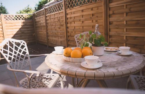Vogtareuth Apartment | Naturnahes Familienchalet mit Garten - Wifi - Netflix - nur 15 Minuten vom Chiemsee und 35 Minuten von München entfernt