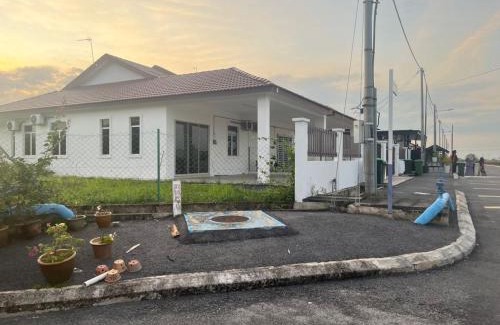 Taman Aman House | Naura Nufail Homestay Taman Aman Anak Bukit